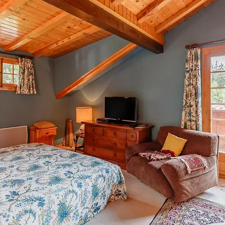 6br Chalet In Area Of